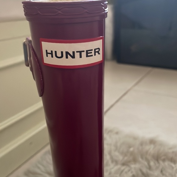 Woman's size 7.5 Barely worn Hunter rain boots - Picture 3 of 8
